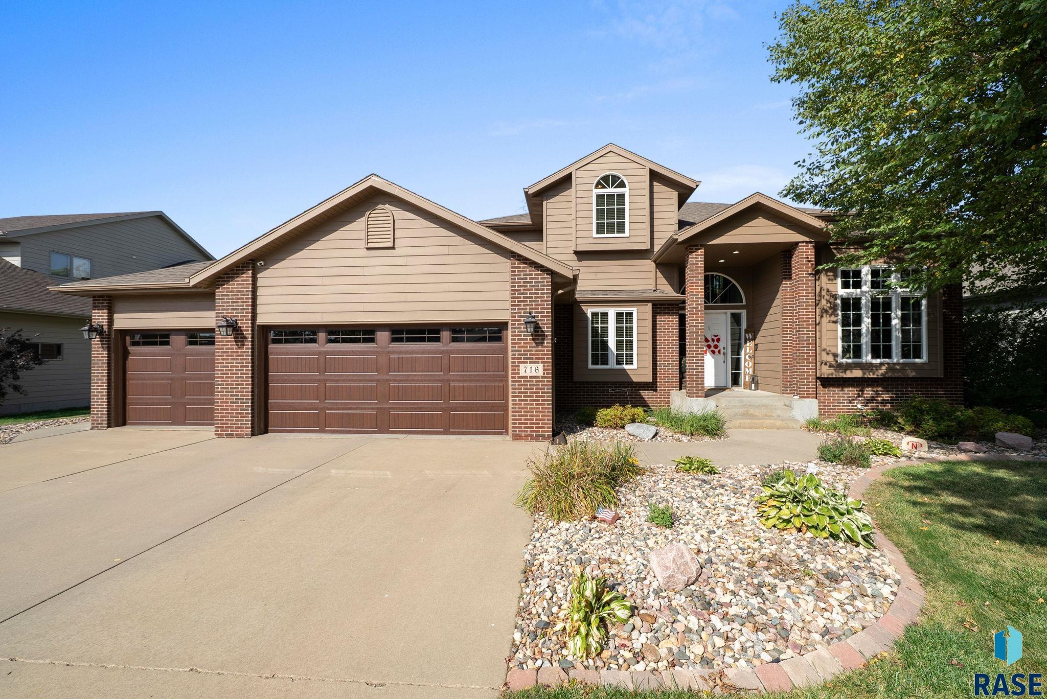 Sioux Falls, South Dakota 57108, United States, 4 Bedrooms Bedrooms, ,4 BathroomsBathrooms,Residential,Active,226775