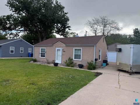 Homes For Sale - 3006 S Summit Avenue<br/> Sioux Falls, SD 57105