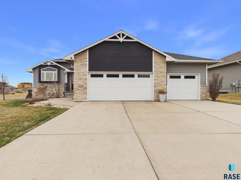 Photo of 6500 E Steamboat Trl, Sioux Falls, SD 57110 (MLS # 22602217)