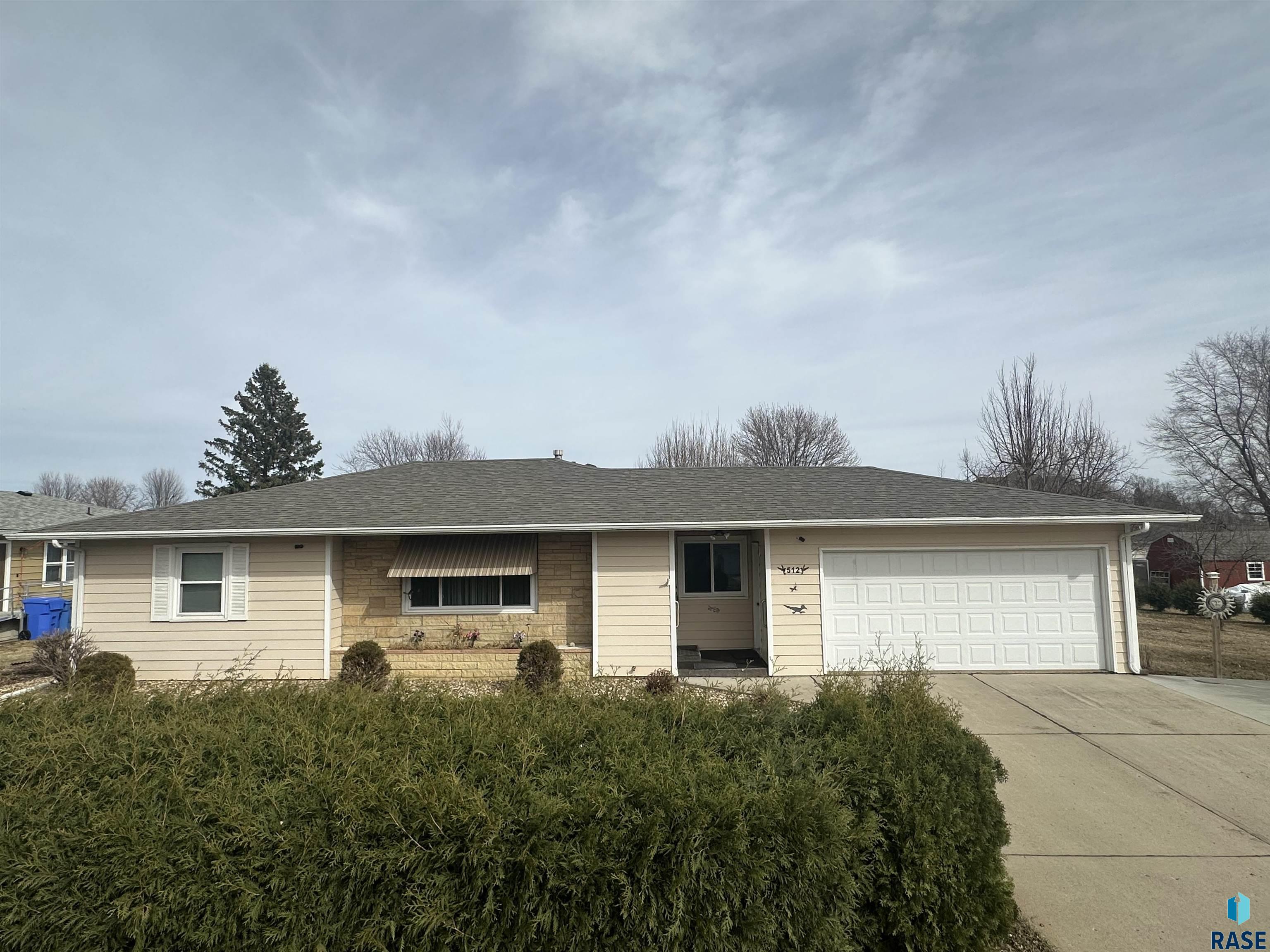 512 Division Ave - Photo 4