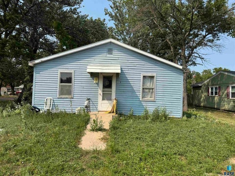 Homes For Sale - 602 E 1st Street<br/> Plankinton, SD 57368