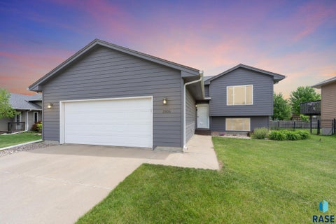 Homes For Sale - 3904 S Klein Avenue<br/> Sioux Falls, SD 57106