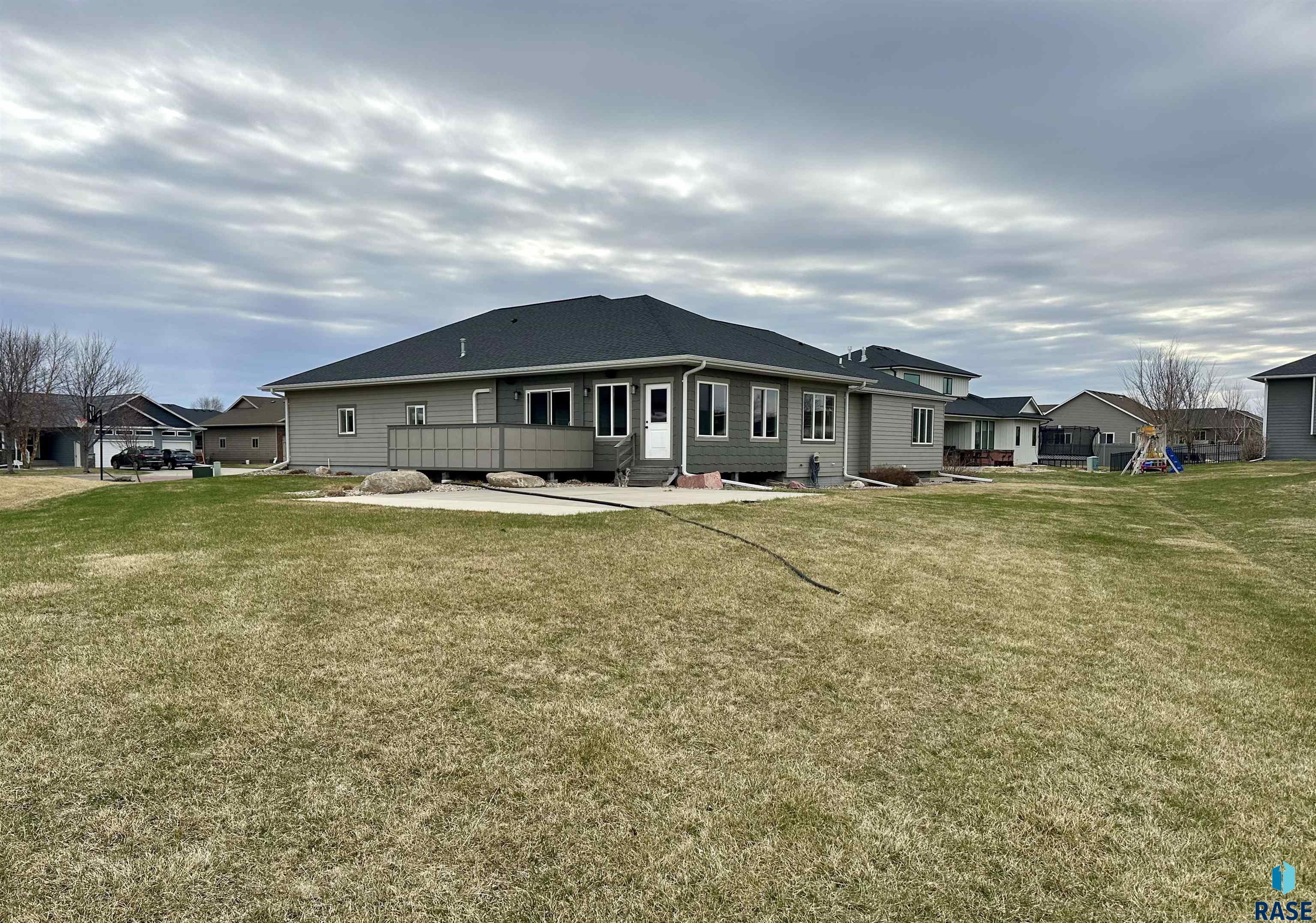 2824 E Sunflower Cir