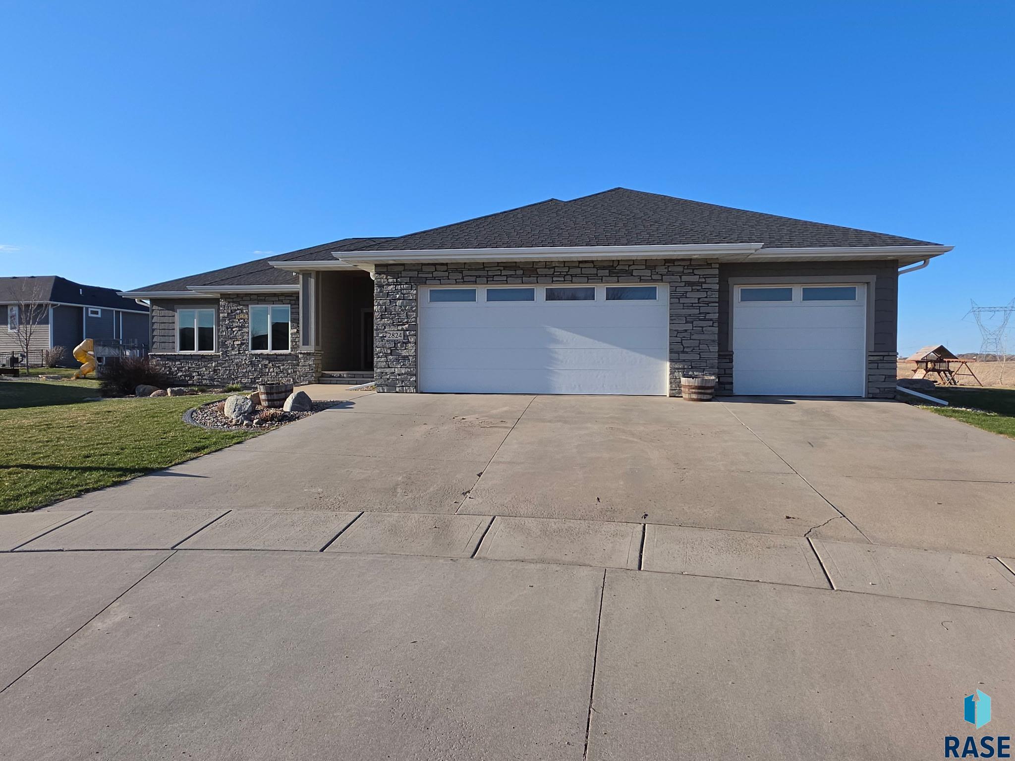 2824 E Sunflower Cir