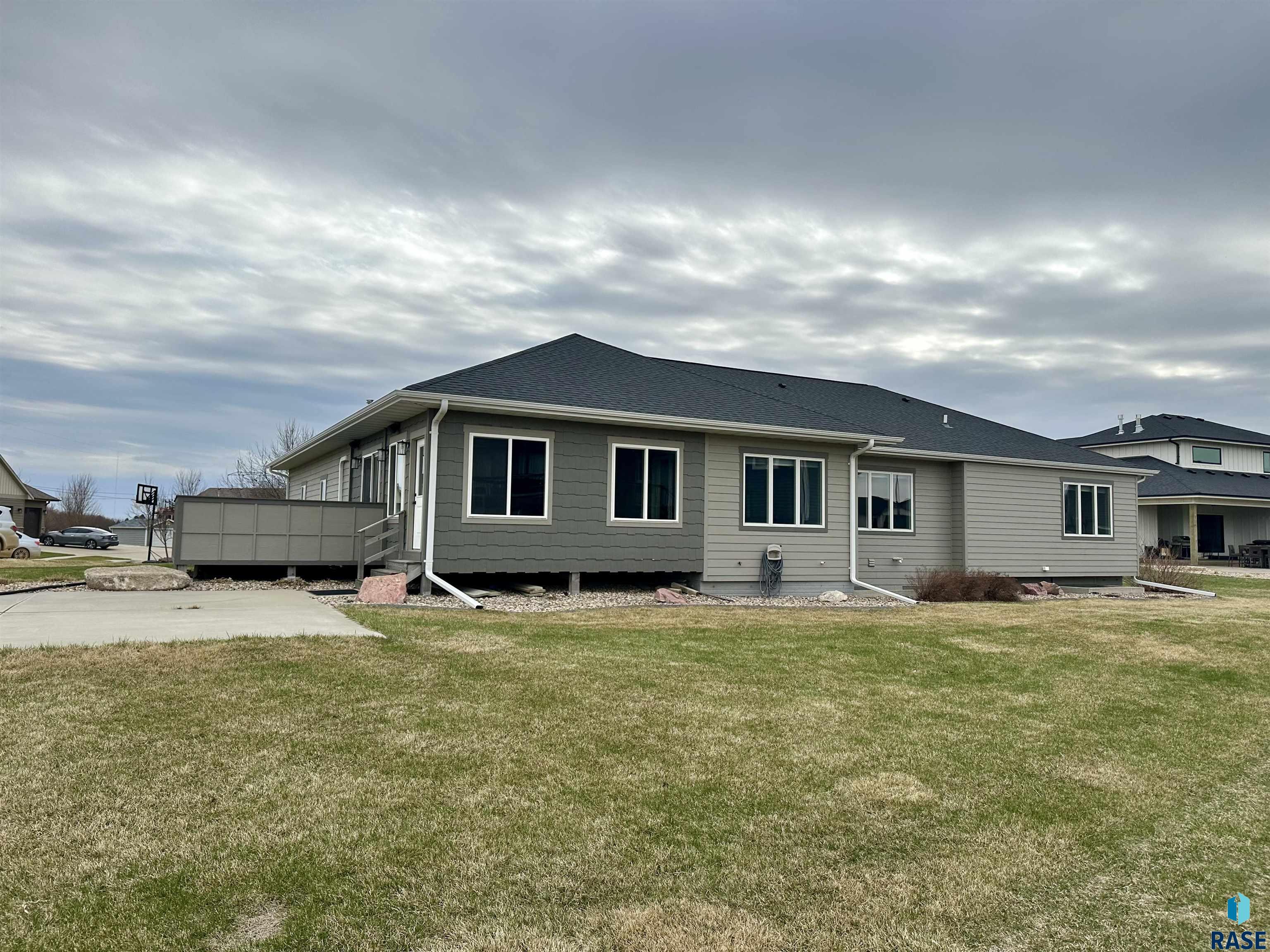 2824 E Sunflower Cir