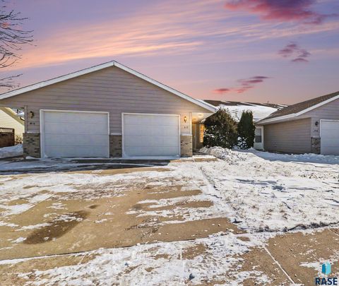 Photo of 412 N 9th Ave, Brandon, SD 57005 (MLS # 22602017)
