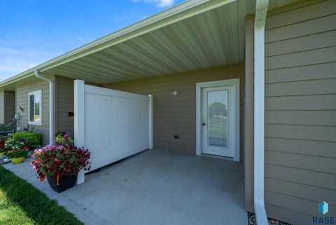 Townhouse For Sale - 310 S Vermont Avenue<br/> Platte, SD 57369