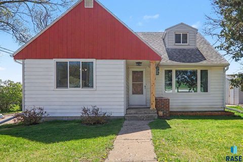 Photo of 1605 E Russell St, Sioux Falls, SD 57103 (MLS # 22603391)
