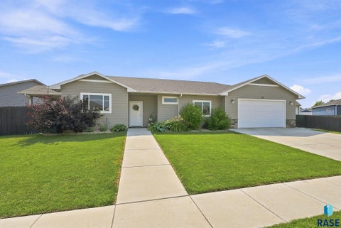 Photo of 5315 S Whisper Cove Trl, Sioux Falls, SD 57108 (MLS # 22606824)
