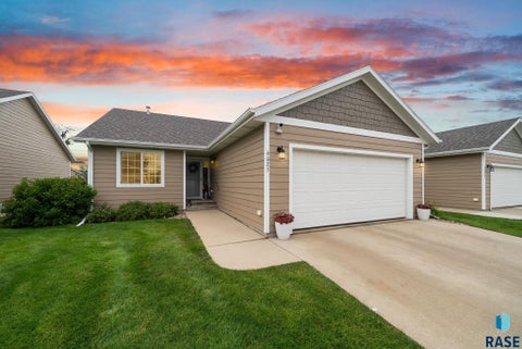 Homes For Sale - 6025 W Bloomfield Place<br/> Sioux Falls, SD 57107