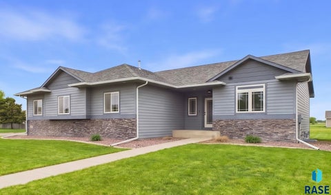 Photo of 6909 S Shadow Cir, Sioux Falls, SD 57108 (MLS # 22607363)