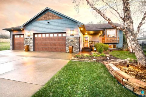 Photo of 3601 E Madison St, Sioux Falls, SD 57103 (MLS # 22602939)
