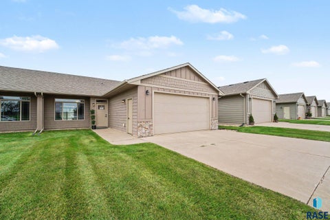 Townhouse For Sale - 3513 E Bison Trail<br/> Sioux Falls, SD 57108
