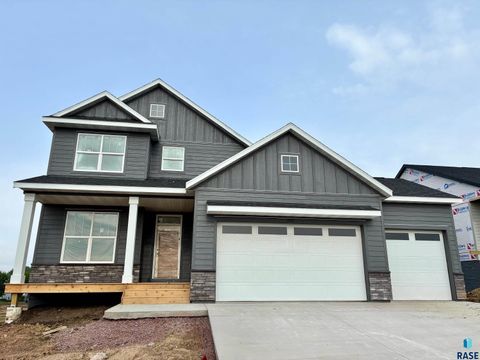 Photo of 2616 S Copper Creek Ave, Sioux Falls, SD 57110 (MLS # 22603665)