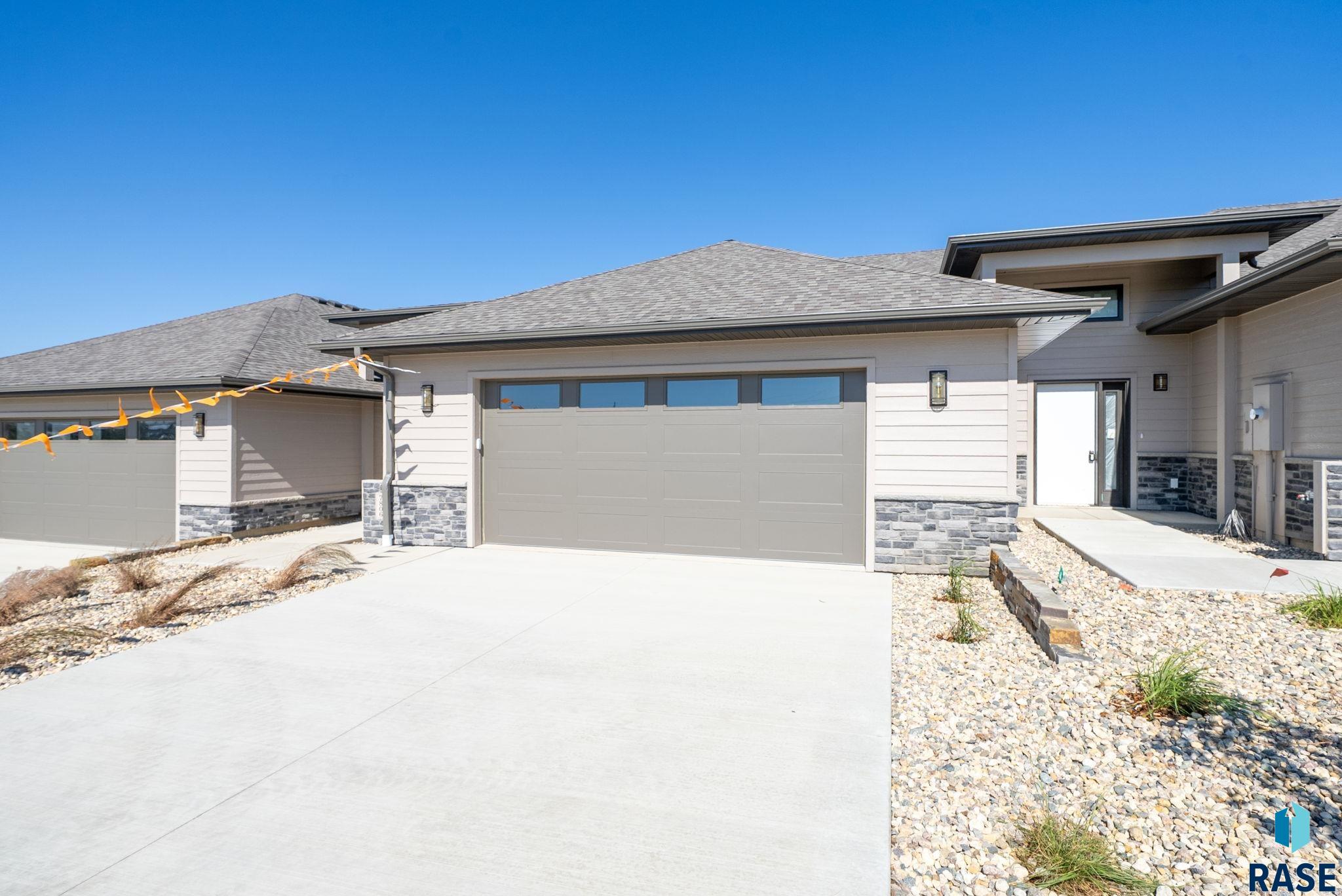 7806 E Bull Pine Trl