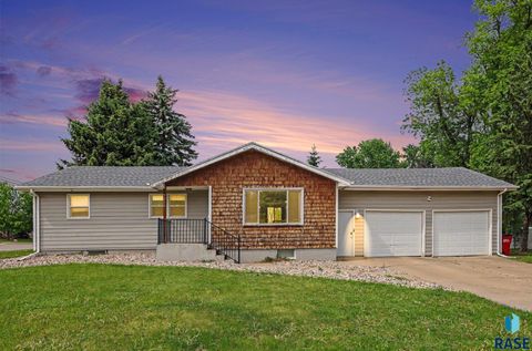Photo of 5216 W 35th St, Sioux Falls, SD 57106 (MLS # 22603629)