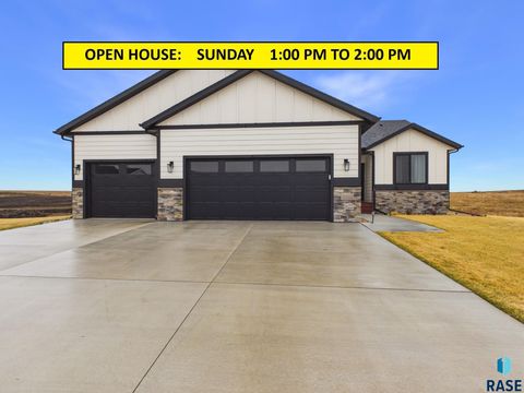 Photo of 5816 W Raleigh Cir, Sioux Falls, SD 57107 (MLS # 22602274)