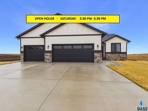 Photo of 5816 W Raleigh Cir, Sioux Falls, SD 57107 (MLS # 22602274)
