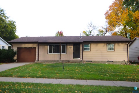 Photo of 320 N Meyer Ln, Sioux Falls, SD 57103 (MLS # 22607836)
