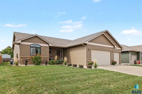 Homes For Sale - 405 Shebal Avenue<br/> Harrisburg, SD 57032