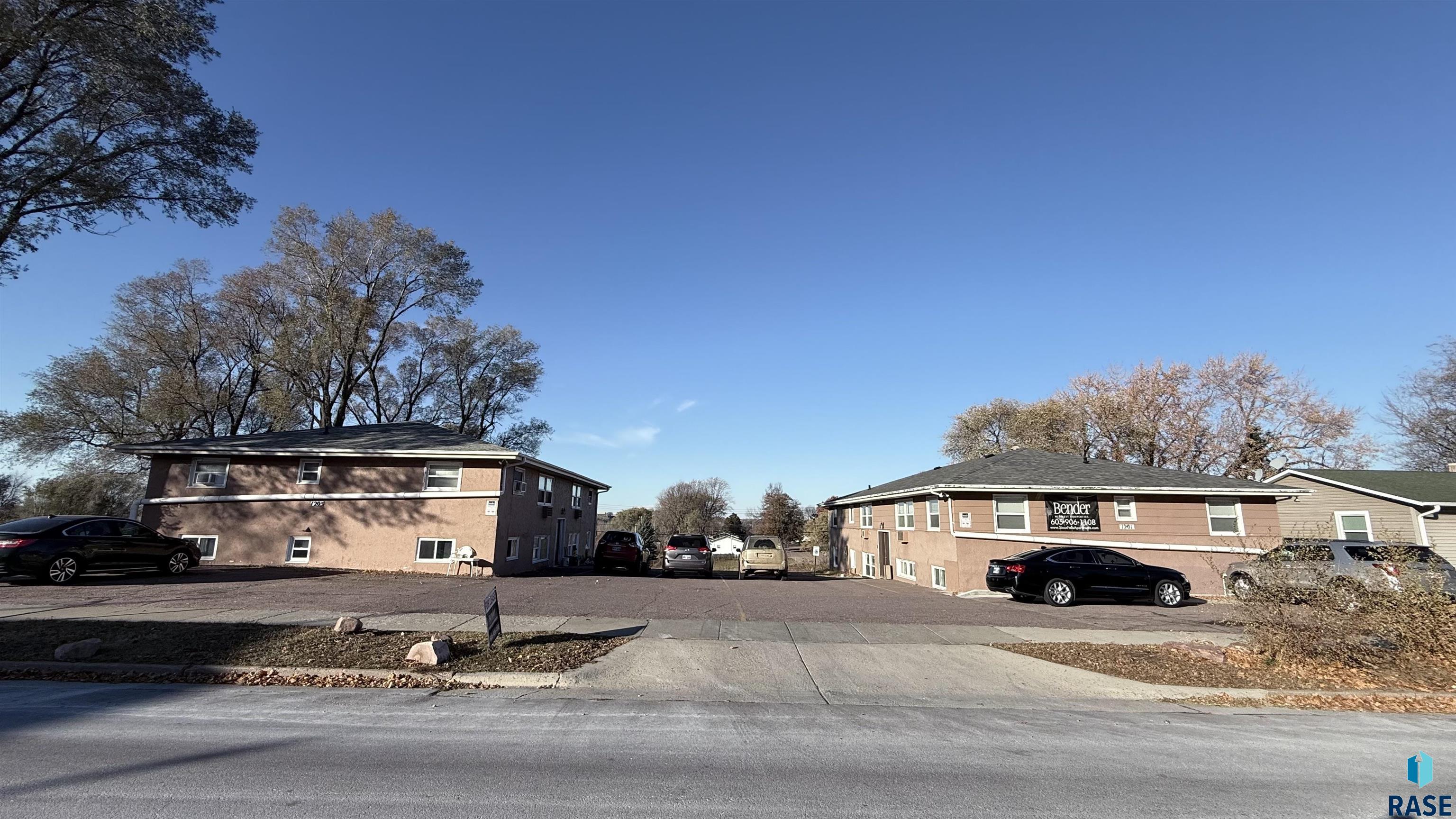 Photo 1 of 44 — 1201 & 1205 S Blaine Ave, Sioux Falls, SD 57103