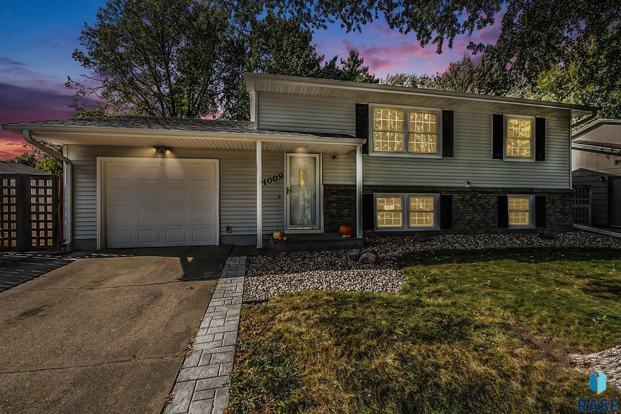 Sioux Falls, South Dakota 57106, United States, 3 Bedrooms Bedrooms, ,2 BathroomsBathrooms,Residential,Active,234727