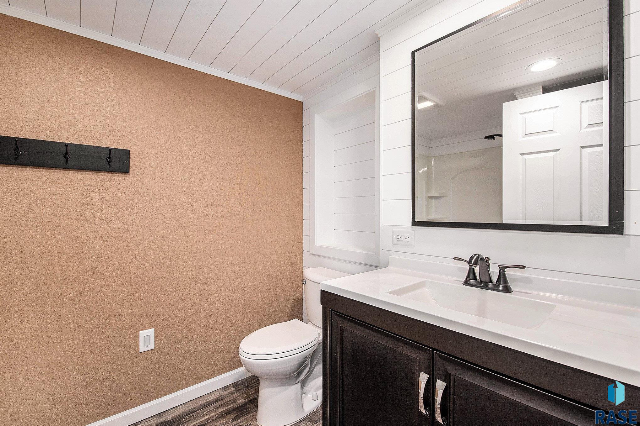 Sioux Falls, South Dakota 57106, United States, 3 Bedrooms Bedrooms, ,2 BathroomsBathrooms,Residential,Active,234727