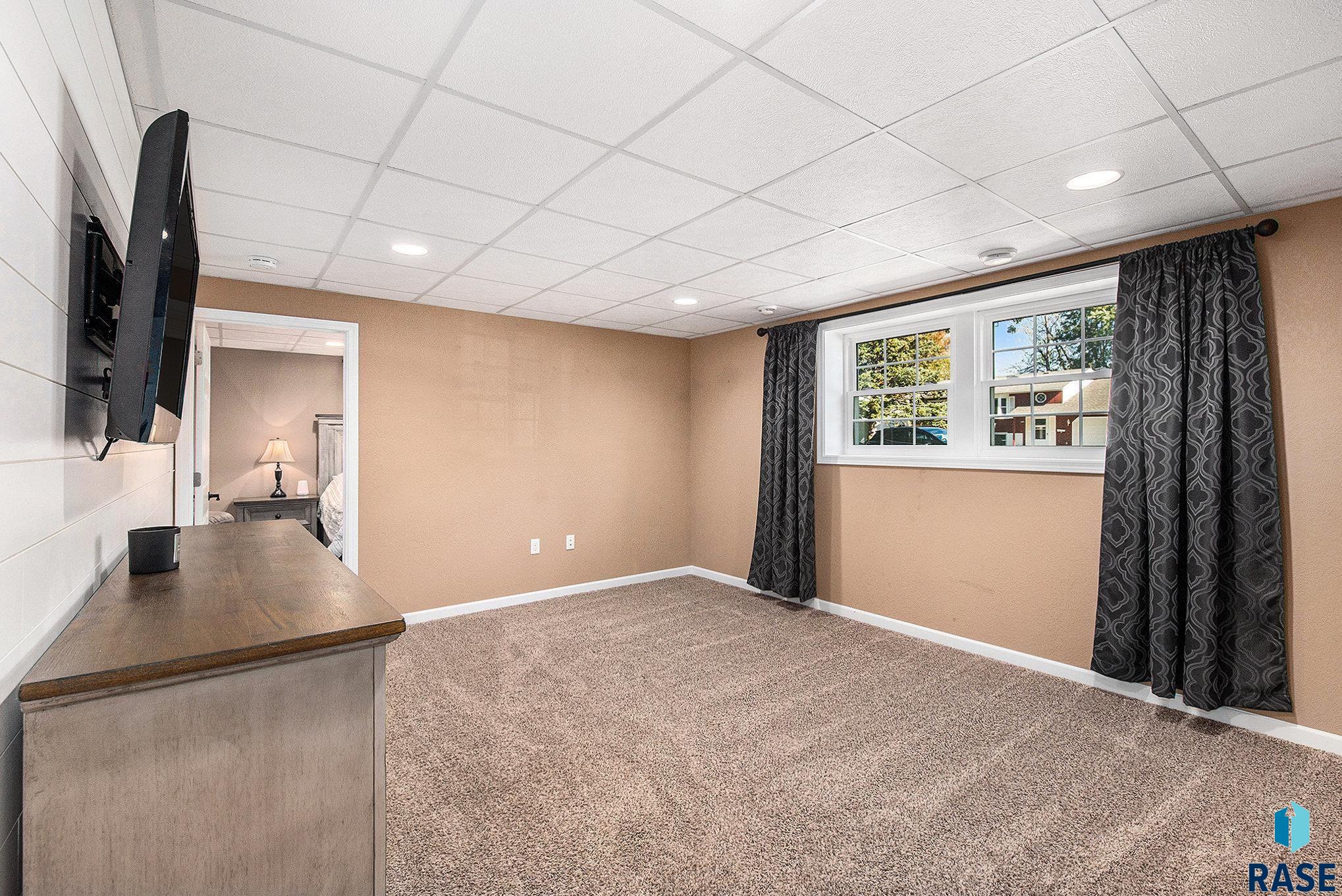 Sioux Falls, South Dakota 57106, United States, 3 Bedrooms Bedrooms, ,2 BathroomsBathrooms,Residential,Active,234727