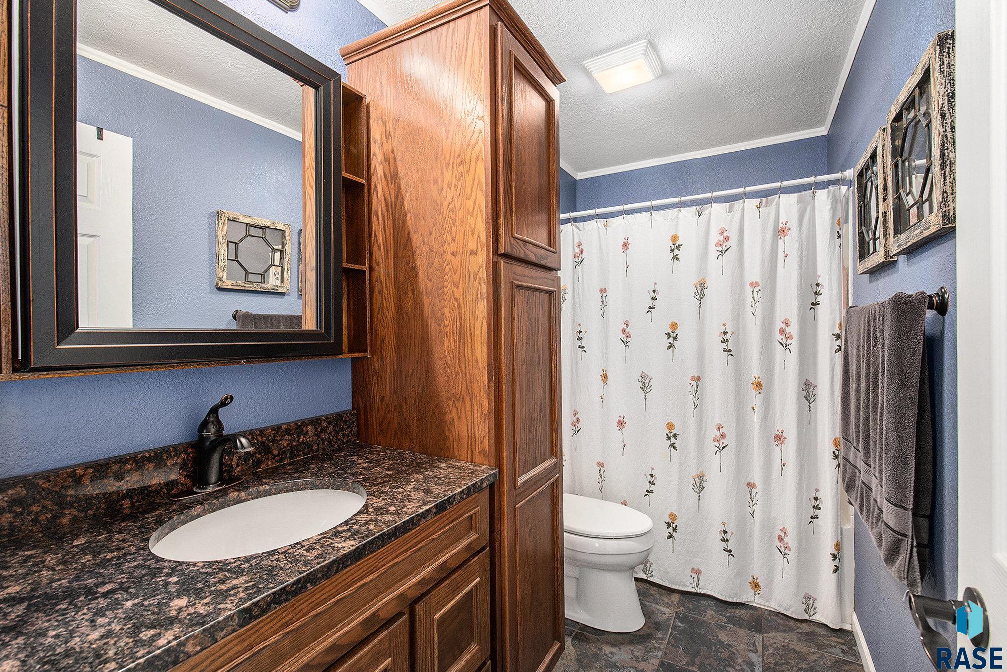 Sioux Falls, South Dakota 57106, United States, 3 Bedrooms Bedrooms, ,2 BathroomsBathrooms,Residential,Active,234727