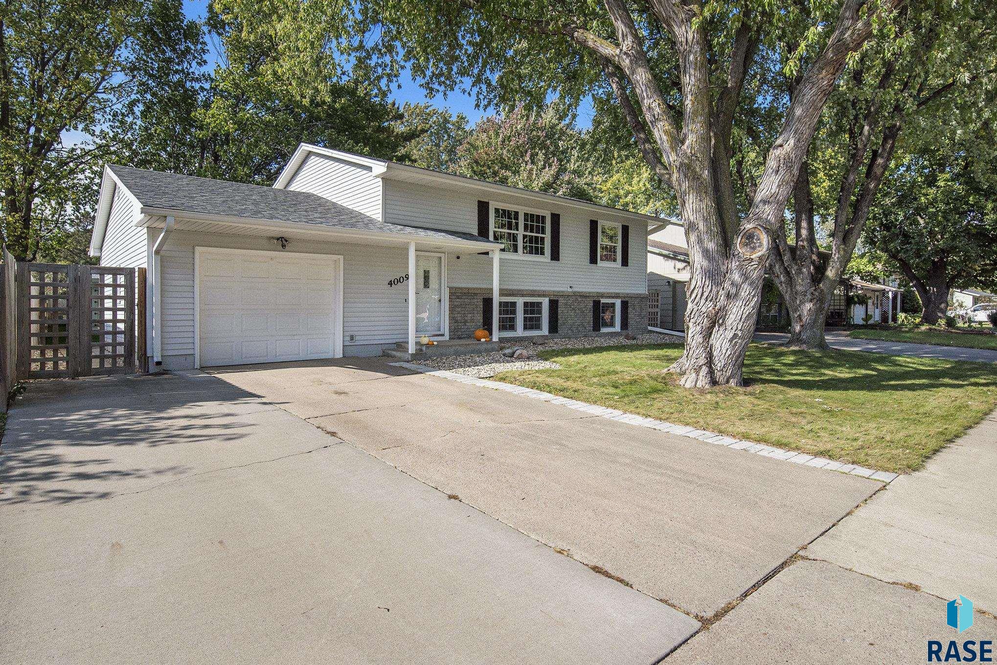 Sioux Falls, South Dakota 57106, United States, 3 Bedrooms Bedrooms, ,2 BathroomsBathrooms,Residential,Active,234727