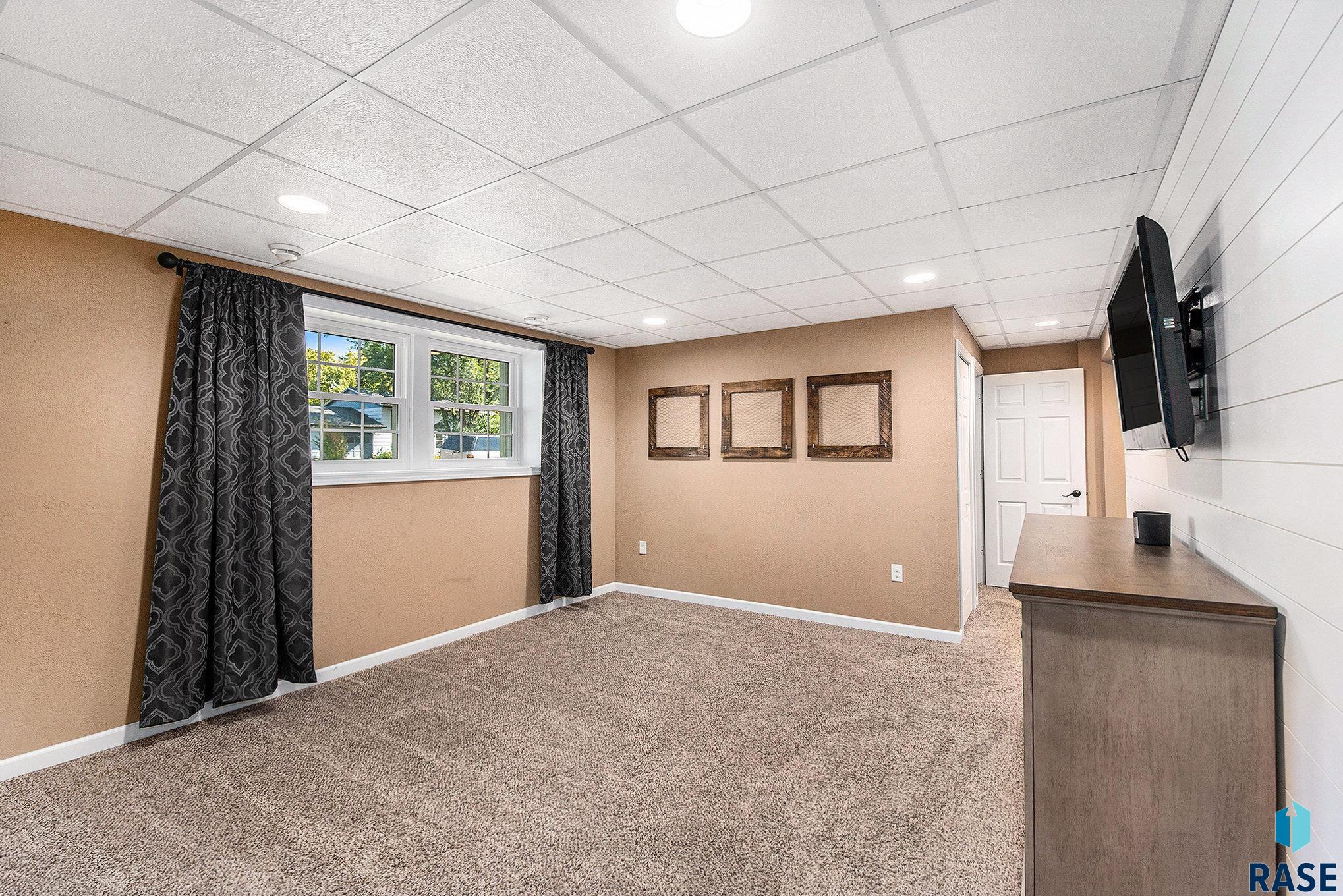 Sioux Falls, South Dakota 57106, United States, 3 Bedrooms Bedrooms, ,2 BathroomsBathrooms,Residential,Active,234727