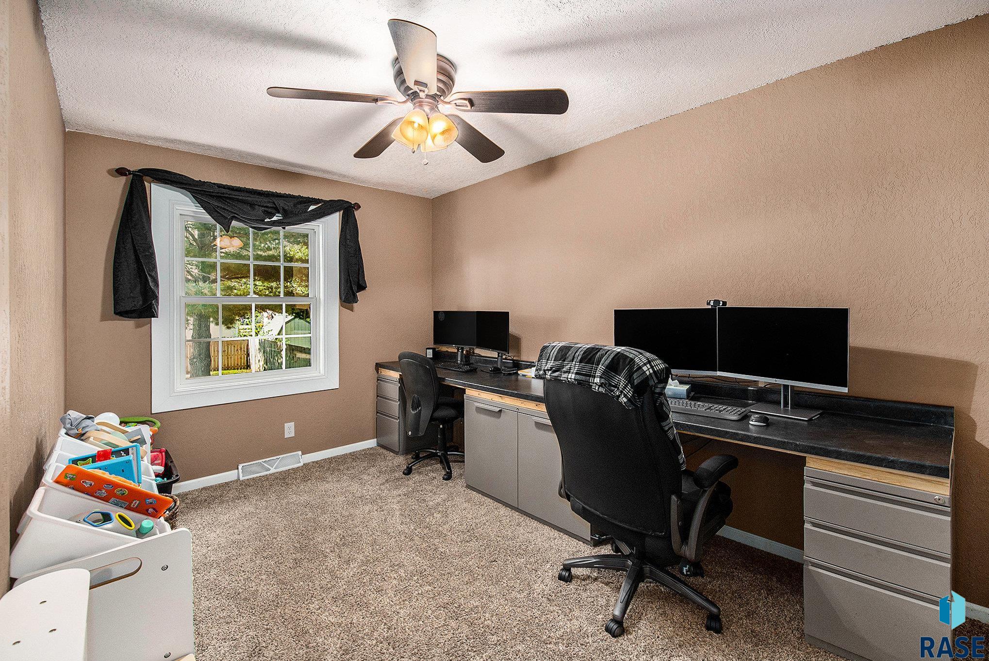 Sioux Falls, South Dakota 57106, United States, 3 Bedrooms Bedrooms, ,2 BathroomsBathrooms,Residential,Active,234727