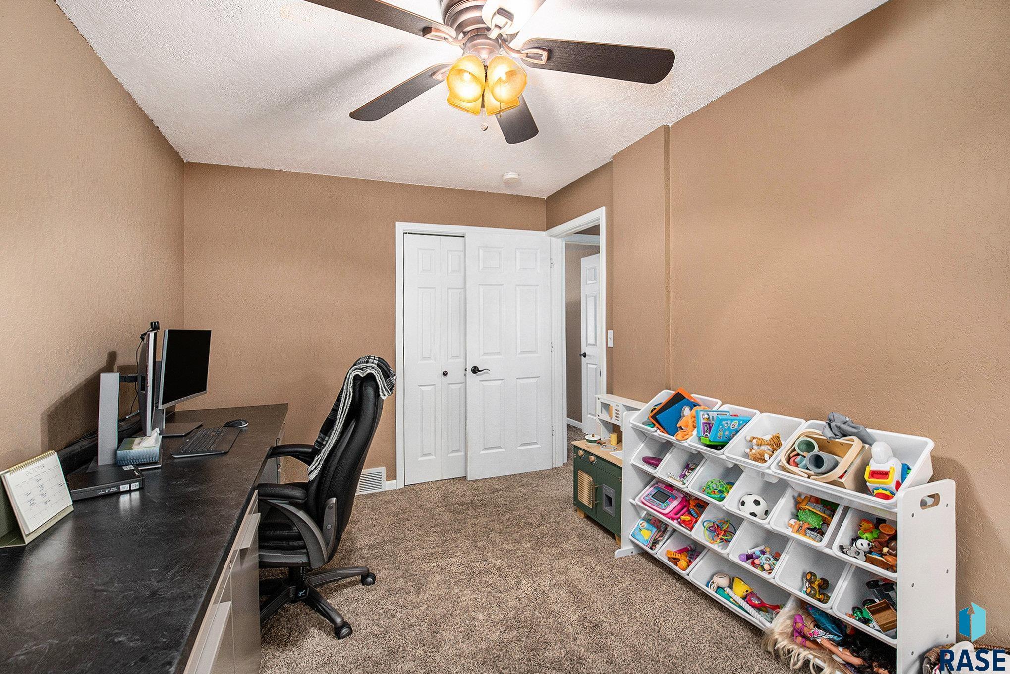 Sioux Falls, South Dakota 57106, United States, 3 Bedrooms Bedrooms, ,2 BathroomsBathrooms,Residential,Active,234727