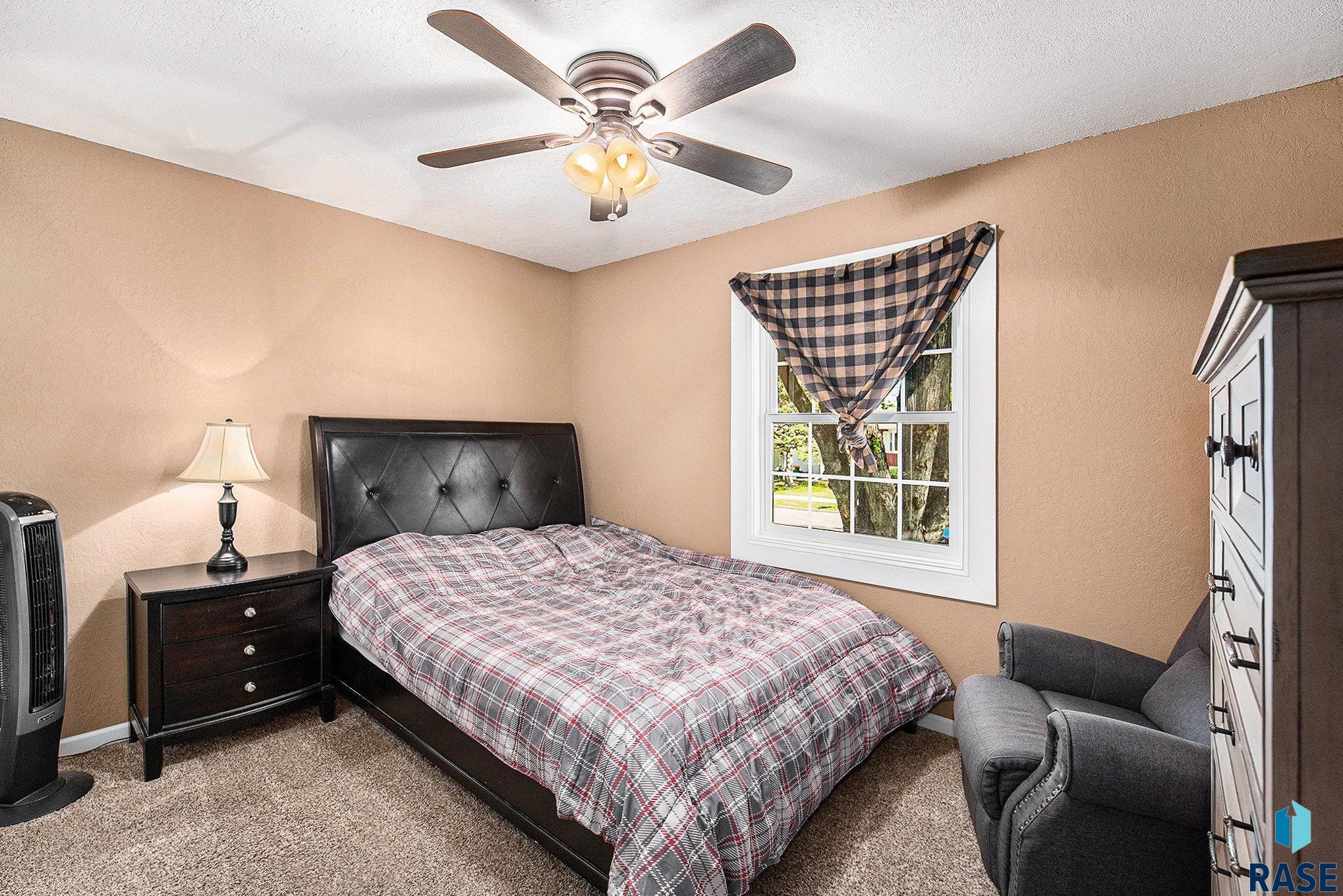 Sioux Falls, South Dakota 57106, United States, 3 Bedrooms Bedrooms, ,2 BathroomsBathrooms,Residential,Active,234727