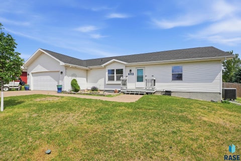 Homes For Sale - 402 W Elder Street<br/> Mccook County, Montrose, SD 57048