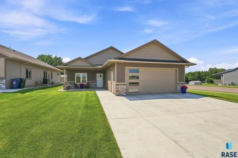 Photo of 1201 S Foss Ave, Sioux Falls, SD 57110 (MLS # 22607875)