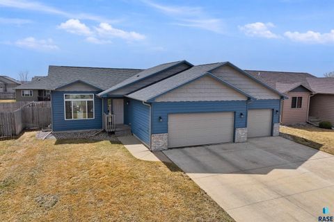 Photo of 6733 42nd St, Sioux Falls, SD 57110 (MLS # 22602175)