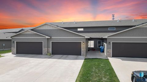Photo of 5405 S Seville Pl, Sioux Falls, SD 57108 (MLS # 22602840)