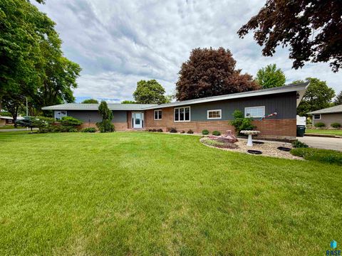Homes For Sale - 306 S Fairview Drive<br/> Luverne, MN 56156