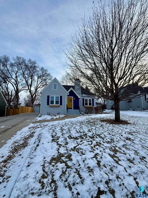 Photo of 219 E 33rd St, Sioux Falls, SD 57105 (MLS # 22600563)