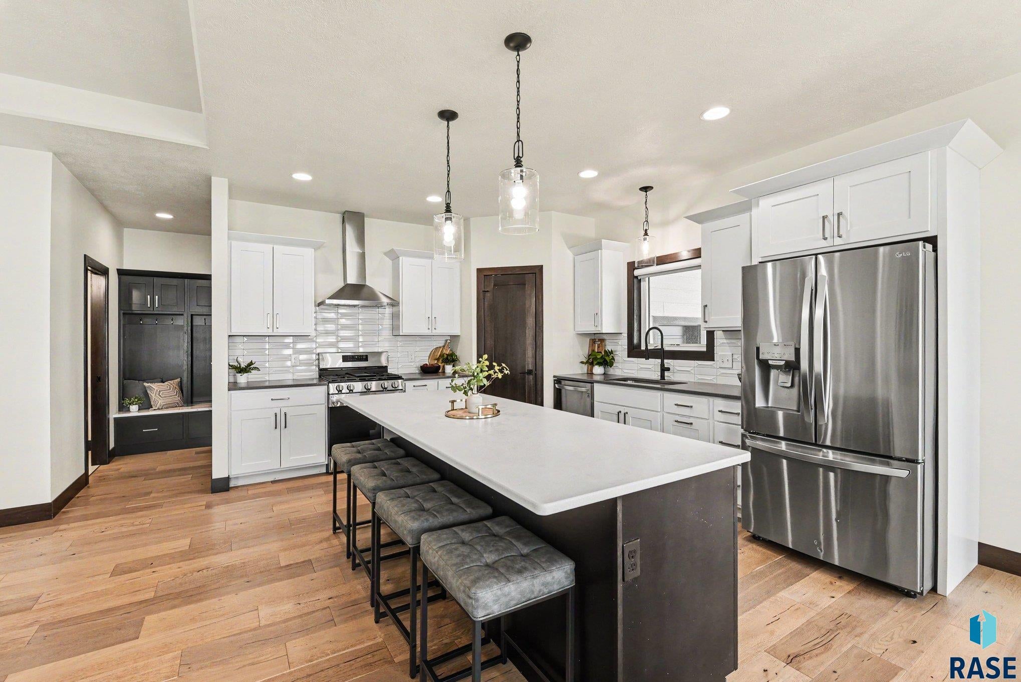 2500 W 95th St