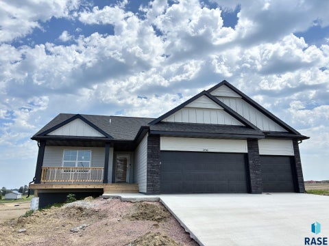 Homes For Sale - 2700 S Copper Creek Avenue<br/> Minnehaha County, Sioux Falls, SD 57110