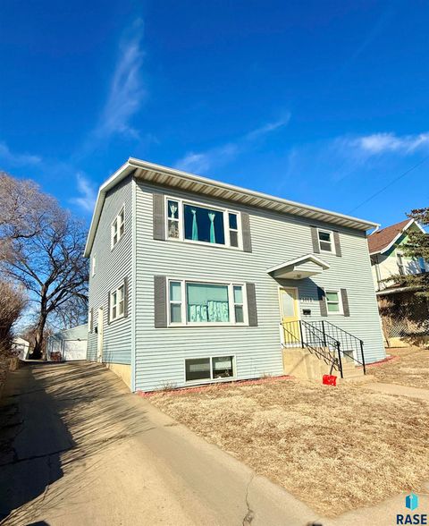 Photo of 1012 W 8th St St E E, Sioux Falls, SD 57104 (MLS # 22601322)