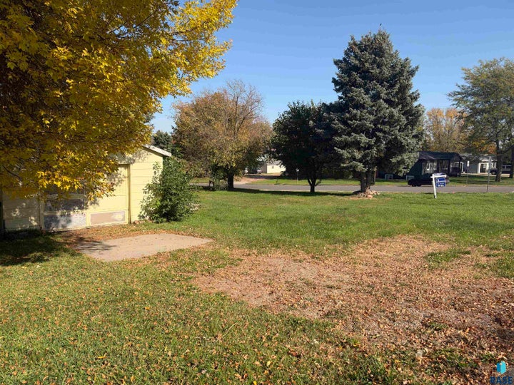 Photo 1 of 7 — 101 Main Ave, Garretson, SD 57030