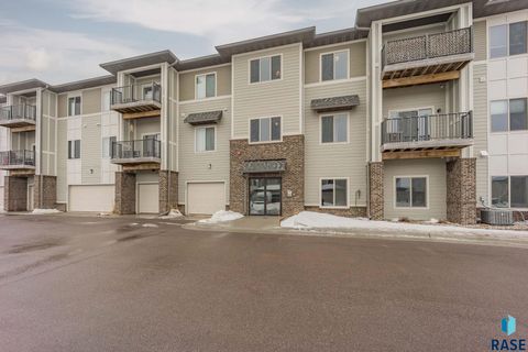 Photo of 7701 S Townsley Ave 206 #206, Sioux Falls, SD 57108 (MLS # 22602905)