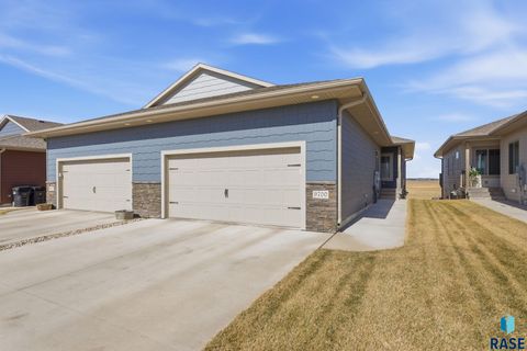 Photo of 9700 W Broek Dr, Sioux Falls, SD 57106 (MLS # 22602279)