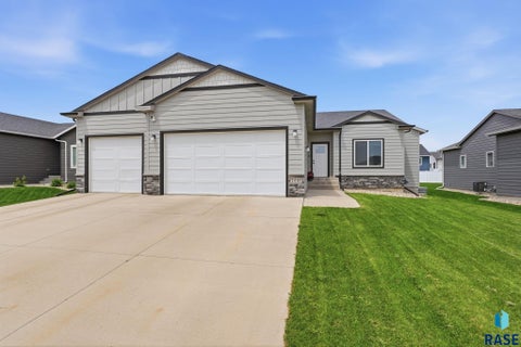 Homes For Sale - 7212 E 49th Street<br/> Minnehaha County, Sioux Falls, SD 57110
