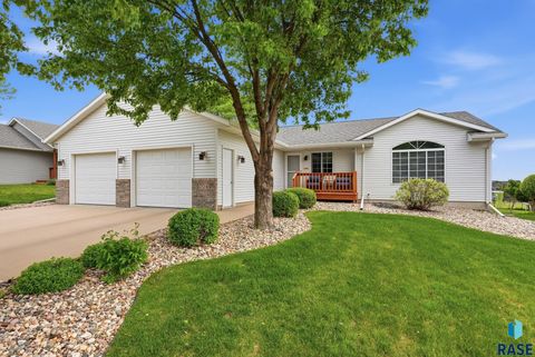 Photo of 704 N Dubuque Ave, Sioux Falls, SD 57110 (MLS # 22603675)