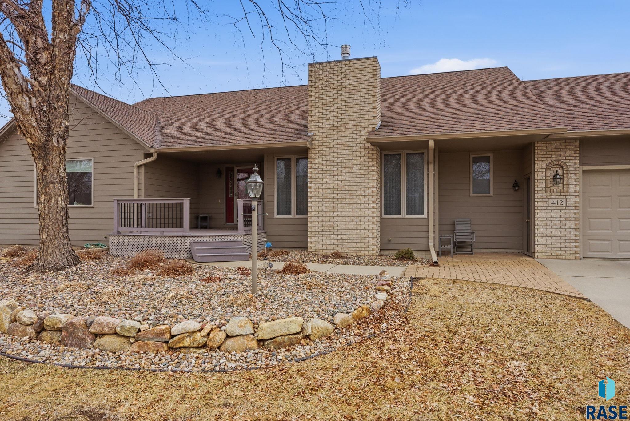 412 E Meadowlark Cir