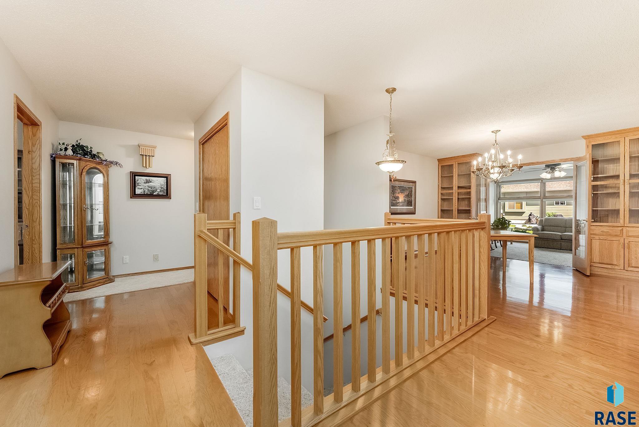 412 E Meadowlark Cir